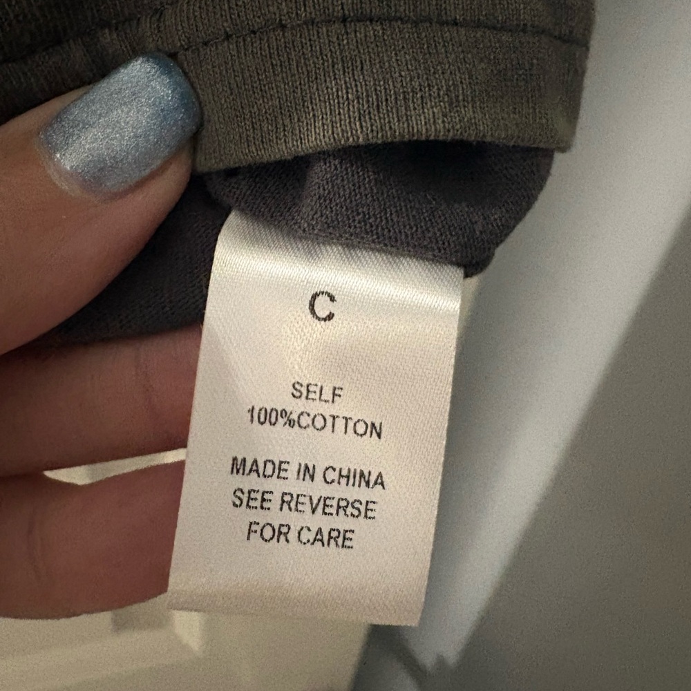 Arula Taylor Swift’s reputation inspired cropped tee - Picture 4 of 4